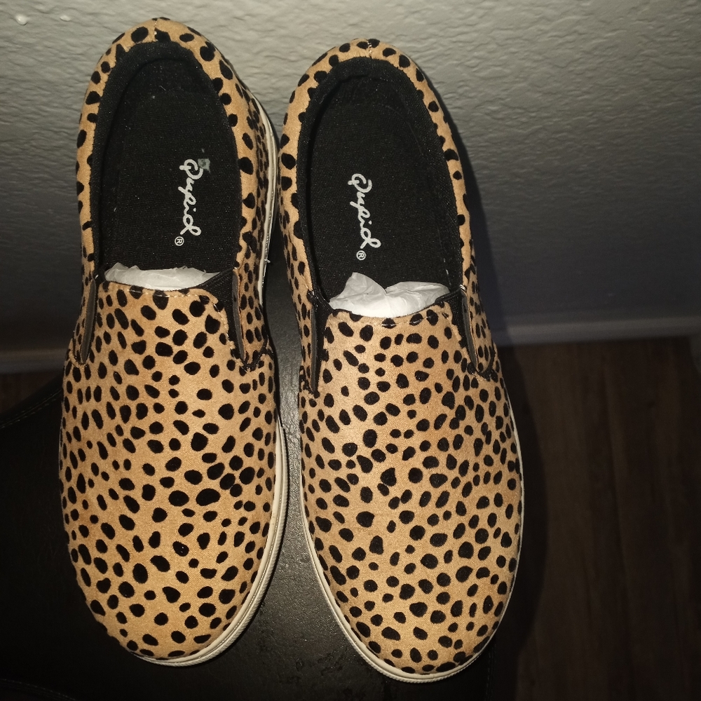 NWOT Leapard print slide in cupids